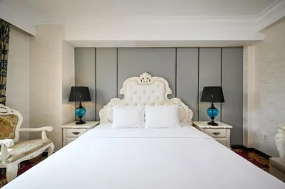 King Room (Fenster ohne Aussicht) — California Saigon Hotel & Rooftop Pool